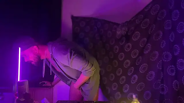 DjDiCKmannOnE online show from April 2026 08:58:02 PM