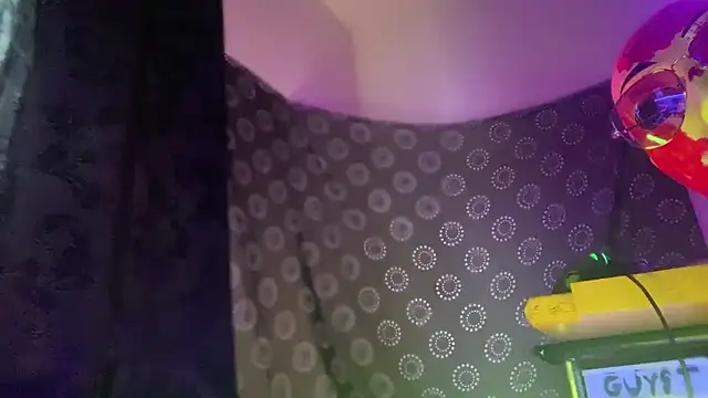 DjDiCKmannOnE online show from June 2026 10:04:01 AM