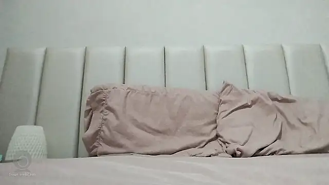 isabelly08ty online show from April 2026 08:42:02 PM