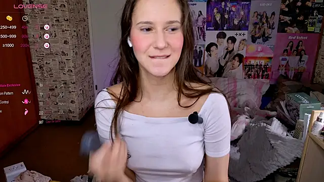 Snapshot of LucyRose3 chatting on November 2025 03:49:02 PM LucyRose3 online show from November 2025 03:49:02 PM