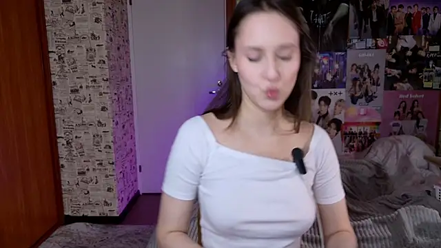 Snapshot of LucyRose3 chatting on December 2025 01:17:02 PM LucyRose3 online show from December 2025 01:17:02 PM