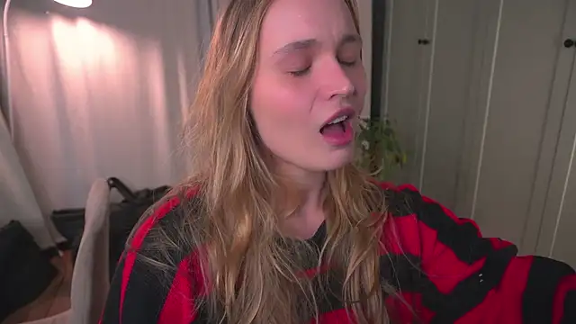 Snapshot of lisa_schiele chatting on February 2026 08:07:01 PM lisa schiele online show from February 2026 08:07:01 PM