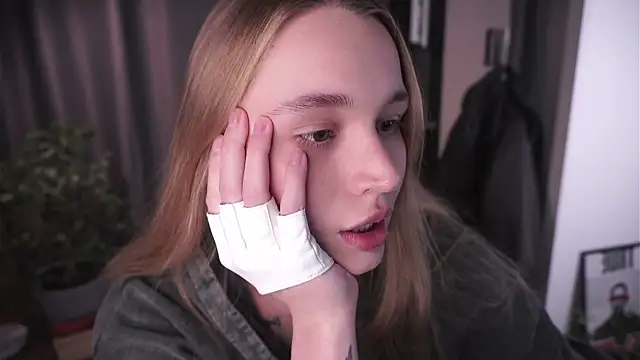 lisa schiele online show from November 2025 08:24:02 PM