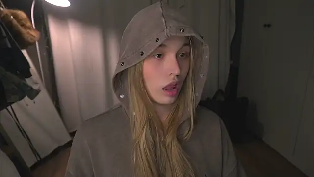 lisa schiele online show from April 2026 08:21:01 PM