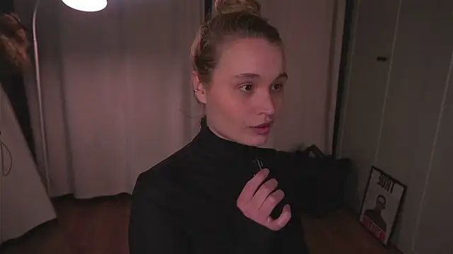 lisa schiele online show from April 2026 09:01:02 PM