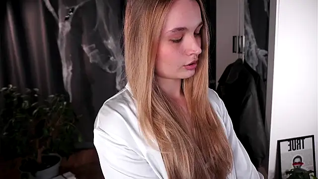 lisa schiele online show from October 2025 08:19:01 PM