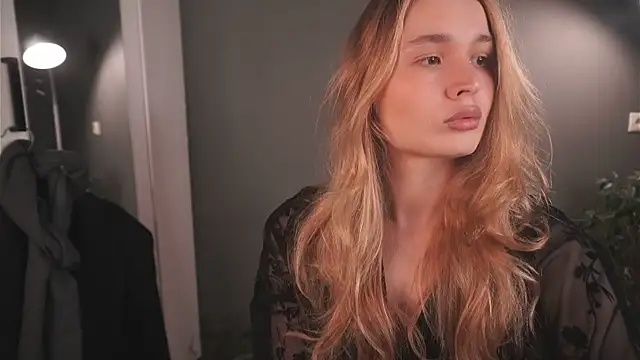 lisa schiele online show from November 2025 08:02:01 PM