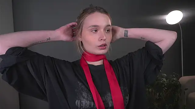 lisa schiele online show from December 2025 08:03:01 PM