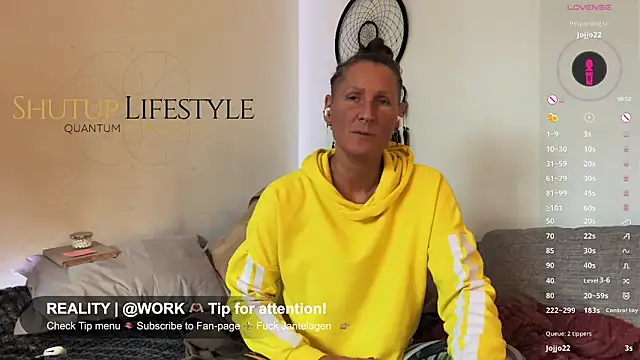 Snapshot of SwingWingWomanSweden chatting on December 2025 11:09:01 AM SwingWingWomanSweden online show from December 2025 11:09:01 AM