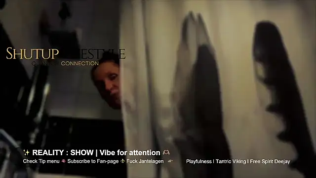 Snapshot of SwingWingWomanSweden chatting on December 2025 09:42:02 PM SwingWingWomanSweden online show from December 2025 09:42:02 PM