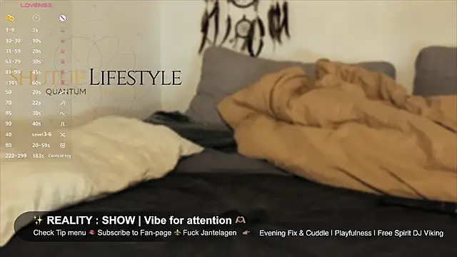 Snapshot of SwingWingWomanSweden chatting on January 2026 08:08:02 AM SwingWingWomanSweden online show from January 2026 08:08:02 AM