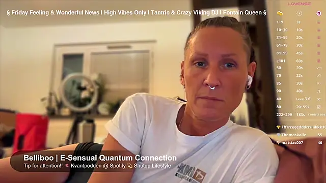 Snapshot of SwingWingWomanSweden chatting on September 2025 09:04:01 PM SwingWingWomanSweden online show from September 2025 09:04:01 PM