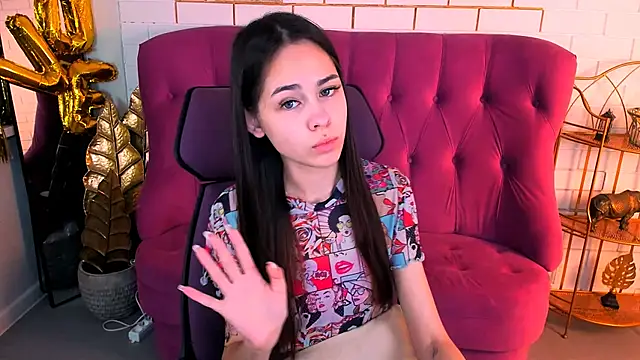 Snapshot of UliaNeer chatting on November 2025 05:07:02 AM UliaNeer online show from November 2025 05:07:02 AM