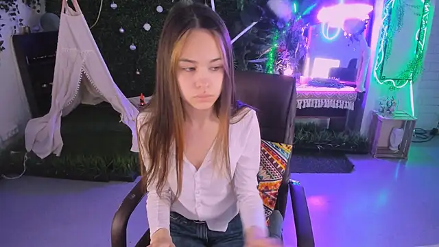 UliaNeer online show from April 2026 05:24:01 AM