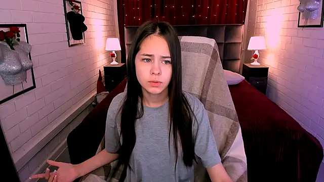 Snapshot of UliaNeer chatting on November 2025 05:11:01 AM UliaNeer online show from November 2025 05:11:01 AM