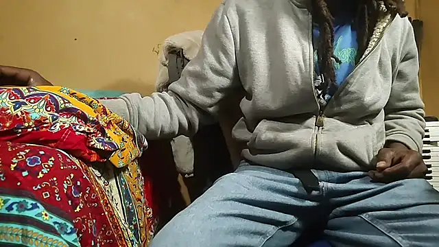 EYEzIAM online show from November 2025 07:39:02 PM