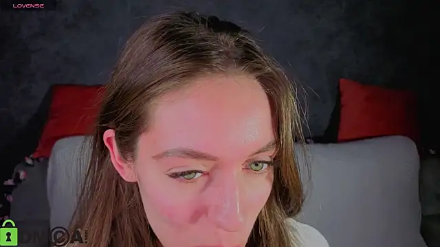 Agnes Wells online show from November 2025 10:26:01 AM