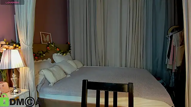 Agnes Wells online show from November 2025 09:25:01 AM