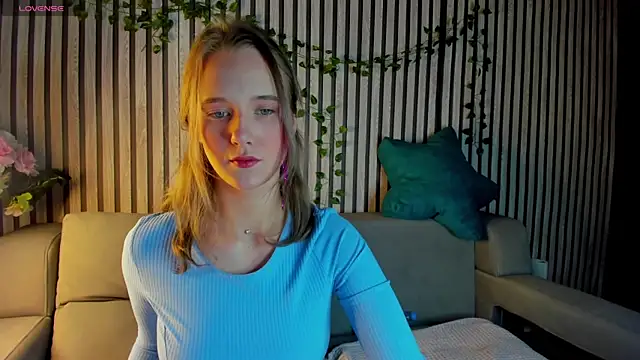 Snapshot of Casey_Sweeet chatting on December 2025 09:10:01 AM Casey Sweeet online show from December 2025 09:10:01 AM