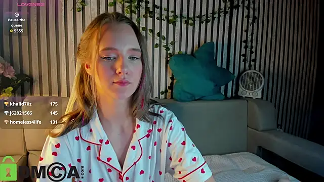 Snapshot of Casey_Sweeet chatting on November 2025 02:23:01 AM Casey Sweeet online show from November 2025 02:23:01 AM