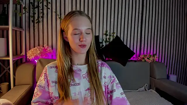 Casey Sweeet online show from May 2026 01:00:02 AM