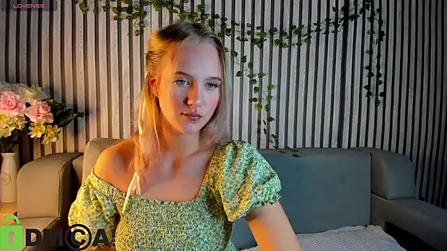 Snapshot of Casey_Sweeet chatting on November 2025 04:12:01 PM Casey Sweeet online show from November 2025 04:12:01 PM