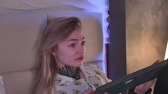 AriWild online show from November 2025 02:26:01 AM