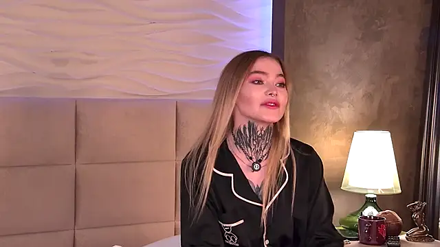 AriWild online show from December 2025 04:14:01 AM