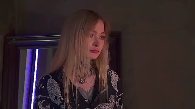 Snapshot of AriWild chatting on September 2025 04:15:01 AM AriWild online show from September 2025 04:15:01 AM