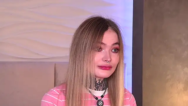 AriWild online show from December 2025 04:24:01 AM