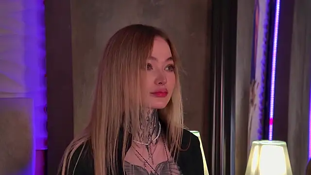 Snapshot of AriWild chatting on October 2025 04:17:02 AM AriWild online show from October 2025 04:17:02 AM