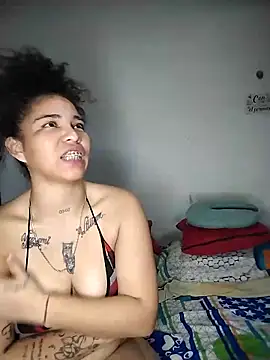 Snapshot of Vale_Nikol21 chatting on December 2025 02:17:02 AM Vale Nikol21 online show from December 2025 02:17:02 AM