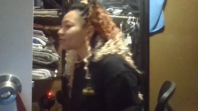 Flossee online show from January 2026 11:44:02 PM