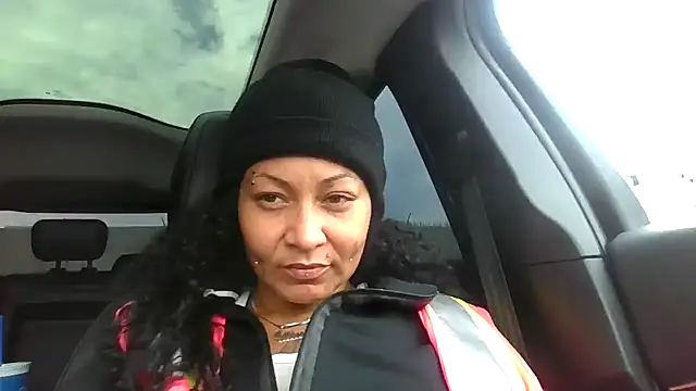 Flossee online show from November 2025 08:01:02 PM