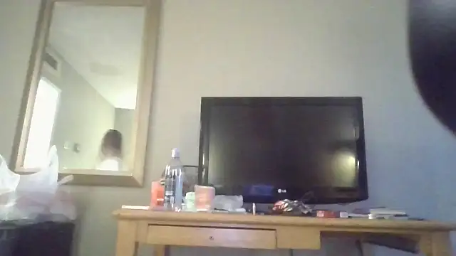 Flossee online show from February 2026 08:07:01 PM