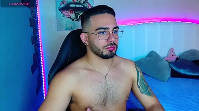 Snapshot of adamhairy chatting on July 2026 06:52:01 PM adamhairy online show from July 2026 06:52:01 PM