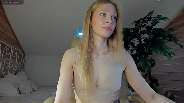 AuroraShoww online show from September 2025 01:00:02 PM