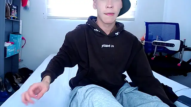 Snapshot of lucky_stricke chatting on September 2025 08:34:01 PM lucky stricke online show from September 2025 08:34:01 PM