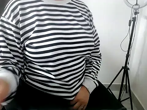 Roshi Love online show from February 2026 04:39:01 PM