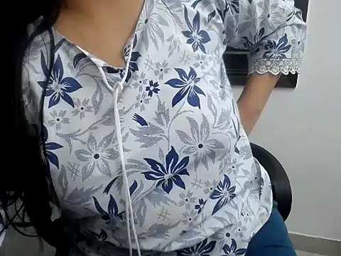 Roshi Love online show from June 2026 11:48:01 PM