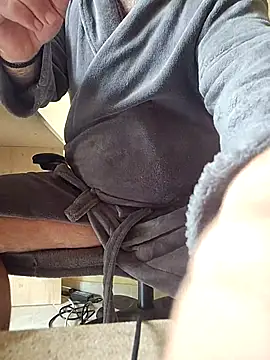 Snapshot of Nesch82 chatting on April 2026 07:48:01 AM Nesch82 online show from April 2026 07:48:01 AM