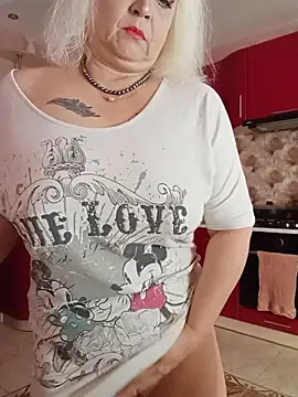Snapshot of SquirtMilf00 chatting on September 2025 03:02:02 AM SquirtMilf00 online show from September 2025 03:02:02 AM