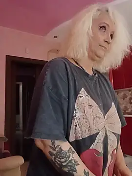 Snapshot of SquirtMilf00 chatting on September 2025 01:56:02 AM SquirtMilf00 online show from September 2025 01:56:02 AM