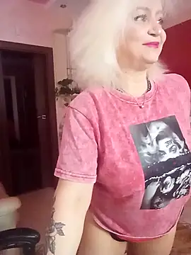 Snapshot of SquirtMilf00 chatting on October 2025 01:40:01 AM SquirtMilf00 online show from October 2025 01:40:01 AM