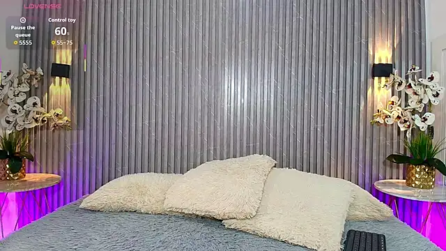 SOPHICOLLINS online show from October 2025 06:55:02 PM
