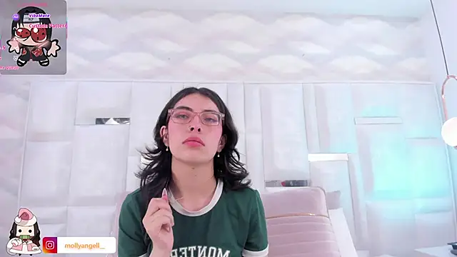 Snapshot of Im_Molly_Angel chatting on December 2025 08:08:02 PM Im Molly Angel online show from December 2025 08:08:02 PM