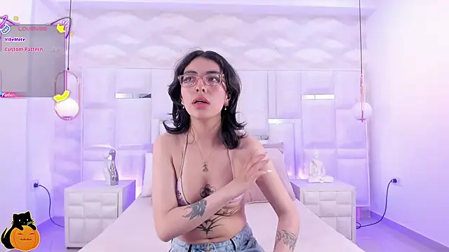 Im Molly Angel online show from October 2025 08:31:01 PM