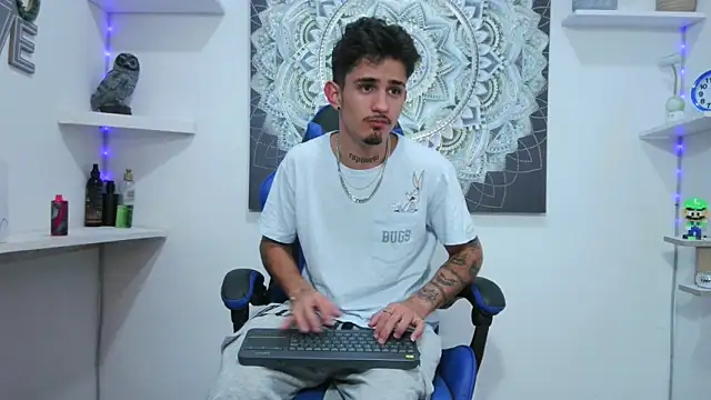 nextboywell1 online show from April 2026 04:18:01 AM