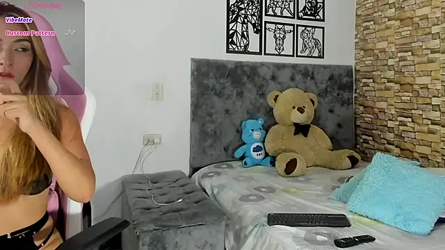 Luisa Red online show from November 2025 01:32:02 AM