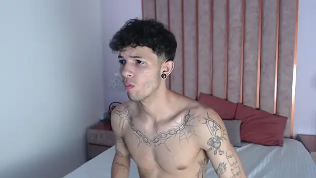 Enzo Hunter online show from October 2025 04:03:02 AM
